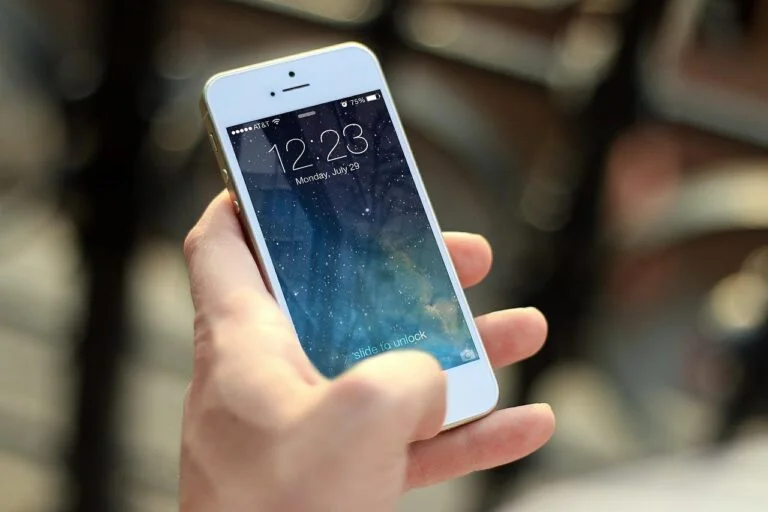 Poled vs Amoled